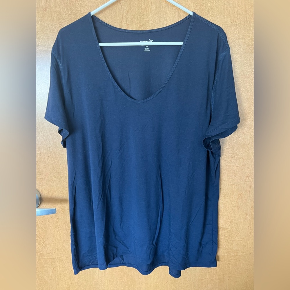 Old navy active scoop neck tee